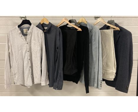 7 items of mens branded clothing to include shirts, trousers and blazers. Brand names to include Jasper Conran, Nike, Mantara