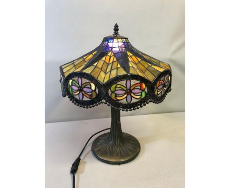 Large Tiffany style table lamp working order. Stands 51CM in height 