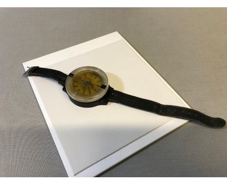 AK-39 Luftwaffe wrist compass introduced 1939. Very good condition. original straps 