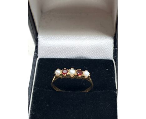 9ct gold garnet &amp; pearl ring weight 1.9g 