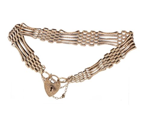 GOLD GATE BRACELET  with nine carat gold heart shaped padlock claspQty: 10.5g