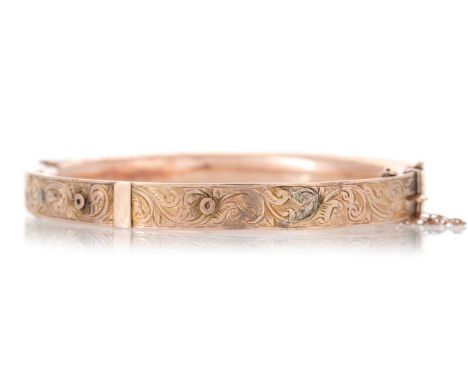 GOLD ENGRAVED BANGLE in nine carat goldQty: 8.3g