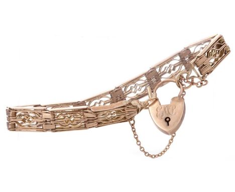 GOLD GATE BRACELET with heart shaped padlock clasp marked 9CTQty: 23g