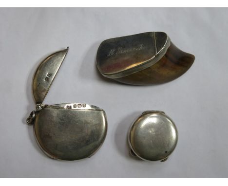 PARCEL OF HALLMARKED SILVER INCLUDING CIRCULAR VESTA CASE, PILL BOX AND SNUFF MILL 