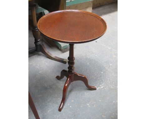 SMALL TRIPOD WINE TABLE 