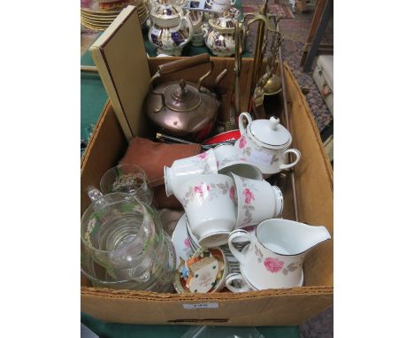 SUNDRY LOT INCLUDING CERAMICS, PLUS GLASS, JAPANESE TEA SET, COPPER KETTLE, LINEN, CAMERA AND FIRESIDE SET, ETC. 