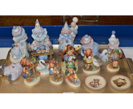 TRAY WITH VARIOUS LLADRO &amp; HUMMEL FIGURINE ORNAMENTS    