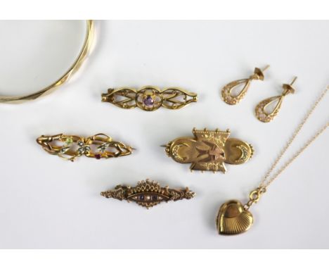 A collection of four assorted Victorian and later 9ct gold bar brooches, to include; a swallow set example, an amethyst set e
