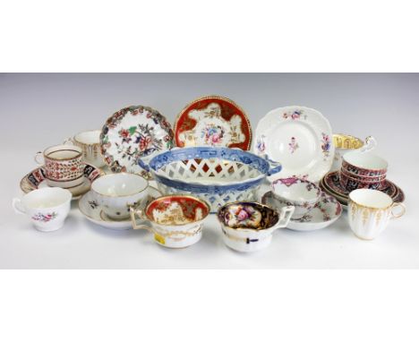 A selection of 18th century and later porcelains, to include a three early period Worcester tea bowls and one saucer, each de