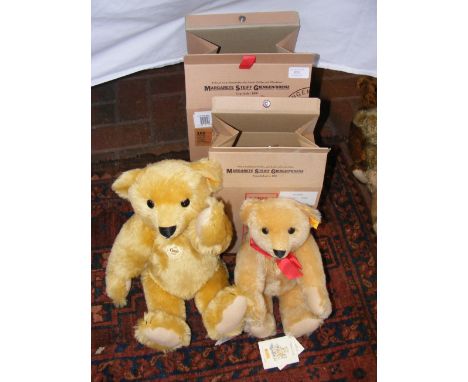 A Steiff 1909 Classic teddy bear with growler, together with one other bear
