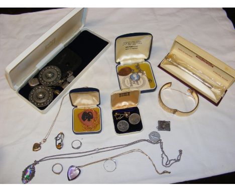 A selection of jewellery, including bangle, necklaces 