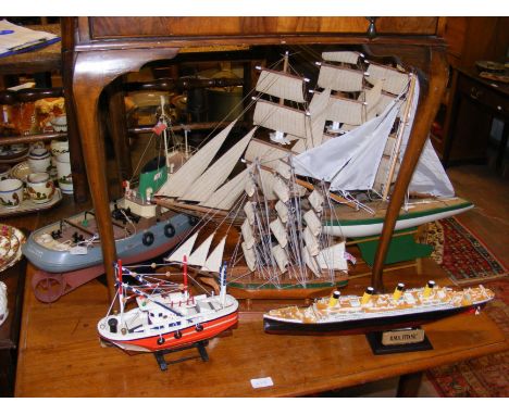Assorted model boats, including RMS Titanic, Cutty Sark and Fragata  