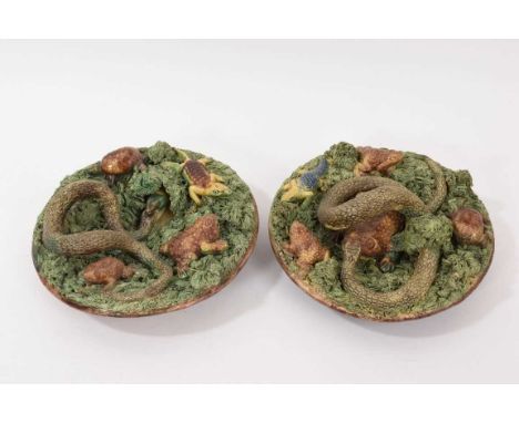 Pair of Portuguese Palissy ware dishes, decorated with reptiles and amphibians, by M. Mafra Caldas, 18cm diameter