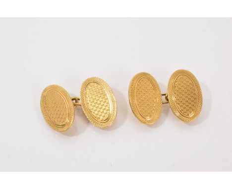 Pair of 18ct gold cufflinks with engine turned decoration, Birmingham 1930.Weight 9.4 gramsOverall very good condition with s