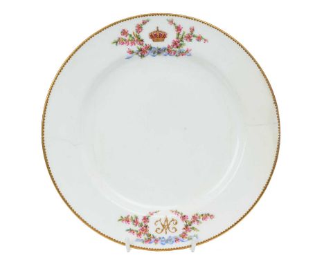 H.M. Queen Victoria and H.R.H. Prince Albert The Prince Consort, fine dinner plate from the Balmoral service with polychrome 