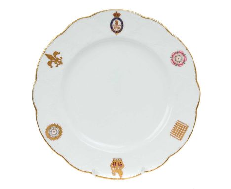 H.M. Queen Victoria, Mintons Royal dinner plate believed made for the Windsor Castle service with polychrome painted badges o