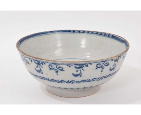 18th century English blue and white delftware bowl, with patterned decoration, manganese rim, 19.5cm diameter