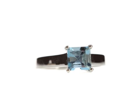 AQUAMARINE RING, set with a square aquamarine of approximately 1.29 carats, in platinum, size M, 6g