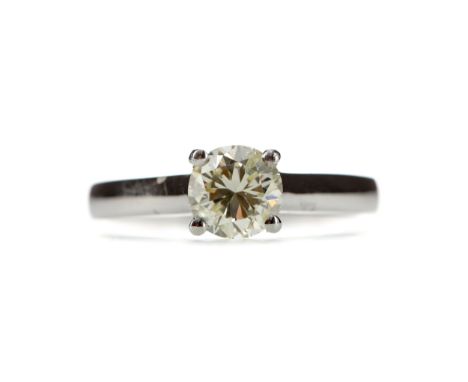 DIAMOND SOLITAIRE RING, set with a round brilliant cut diamond of approximately 1.00 carat, in platinum, size L 1/2, 5.6g