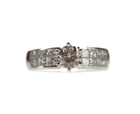 DIAMOND DRESS RING, set with a round brilliant cut diamond of approximately 0.54 carats with princess cut diamonds to the sho