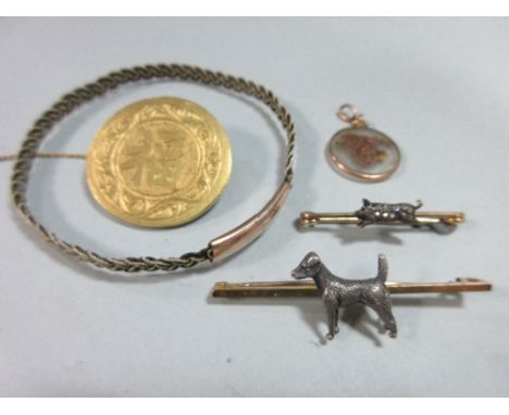 A diamond set pig brooch and other little 'natural history' curios, the galloping porker with textured finish, pavé rose cut 