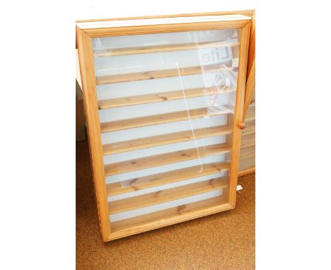 Large model display case 85 x 60 cm 