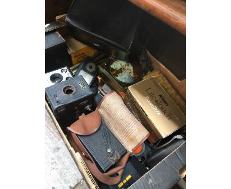 BOX OF VINTAGE CAMERA EQUIPMENT