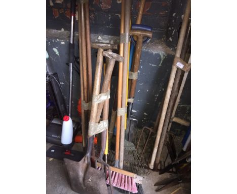 4 BUNDLES OF GARDEN TOOLS, BRUSHES ETC.