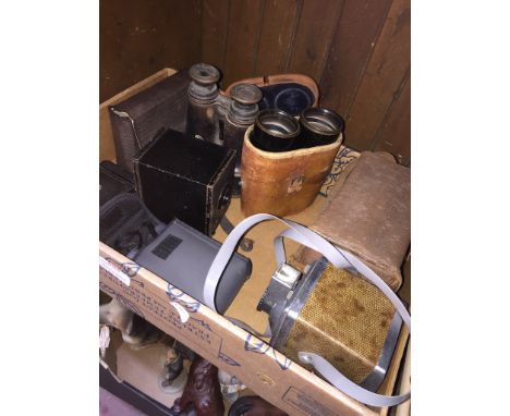 BOX OF VINTAGE CAMERA EQUIPMENT