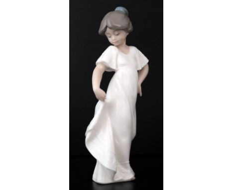 Lladro Nao Porcelain Figure, How Pretty 01110, Complete With Box