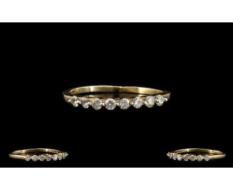 18ct Gold - Attractive 8 Stone Diamond Set Ring, The Diamonds of Good Colour / Clarity. Est Diamond Weight 0.30 pts, Fully Ha