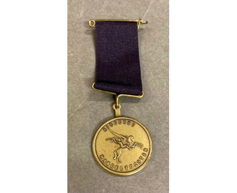 Airborne Wandeltochte Police Sports Association Renkum souvenir medal, (The annual Airborne Walking Tour was started in 1947 