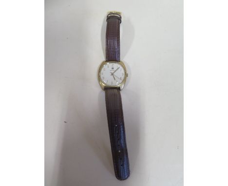 A vintage manual wind gents Zenith wristwatch, No 20-1290-360 - case 35mm wide, in running order, hands advance, some general