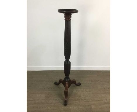 MAHOGANNY TORCHERE, 20TH CENTURY the circular top above a fluted column, on tripod legs119.6cm high