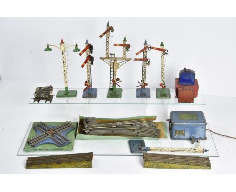 Hornby 0 Gauge Electric Track and Illuminated Accessories, track items include a boxed ECR crossing, pair of 2' radius points