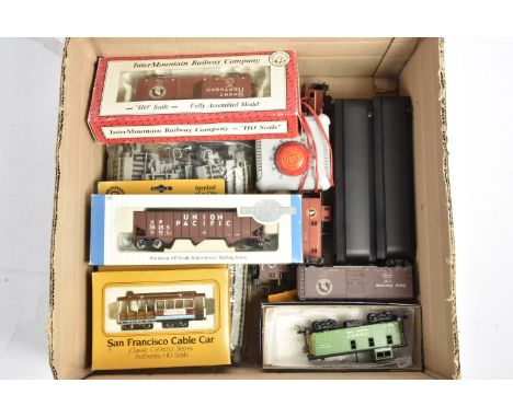 American HO/ON 30 Scale Locomotive and Rolling Stock, HO Scale unboxed Bachmann Santa Fe 307 EMD F9 diesel locomotive, boxed 