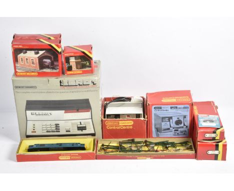Tri-ang Hornby early Hornby 00 Gauge Buildings and accessories including ZERO 1, T/H R416 15' Catenary Set, in original box, 