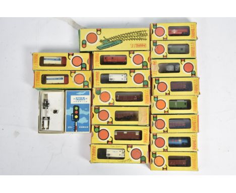 Berliner Bahnen TT Hobby Gauge Goods Rolling Stock Electric Points and Siba Colour Light Signals, various wagons including Fi