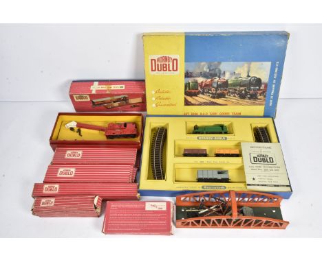 Hornby Dublo 00 Gauge 2-Rail Goods Train Set Accessories and Track, Set 2006 Tank Goods Train comprising green 0-6-0 Tank, th