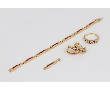 750er Gelbgold und Rubine, bestehend aus 1 Armband (48 Rubine, zus. ca. 2,51ct., L 15,5cm), 1 Paar Ohrhängern (12 Rubine, zus