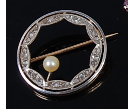 An Art Deco 18ct gold and white metal faced brooch, set with diamond points and a single cultured pearl, 2.9g, dia. 2.3cm