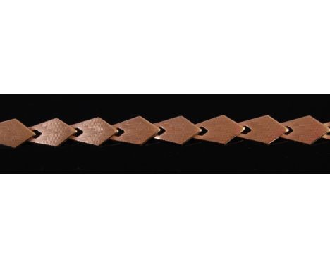 An Art Deco 9ct gold bracelet, as engine turned lozenge links, 8.8g, length 16cm 