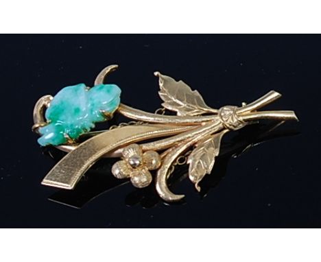 A 14ct gold and carved jade set leaf and flower brooch, with safety chain, 6.9g, 4.7cm