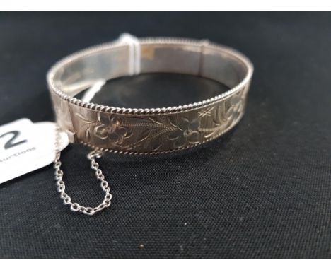 VINTAGE SILVER BANGLE 