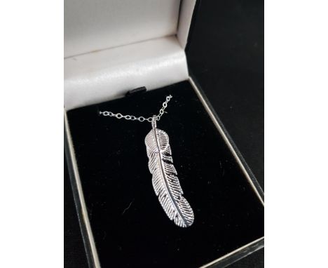 SILVER FEATHER PENDANT &amp; SILVER CHAIN 
