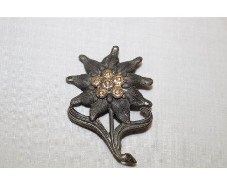 A Second War German Army Mountain Troops edelweiss cap badge 