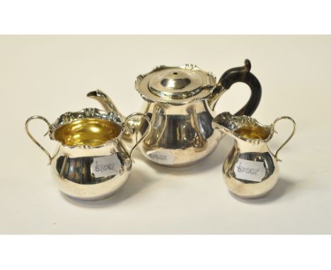 A Victorian silver three piece tea service, Birmingham 1890, the teapot 10.5 cm high, approx. 13.5 ozt (all in) (3)