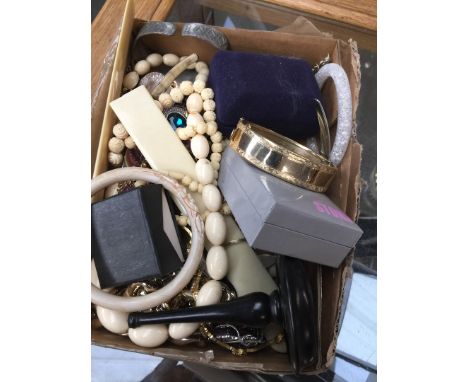 Box of costume jewellery inlc bone bangle and necklace 