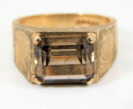 A 9ct gold bark effect smokey quartz ring 6g size K 