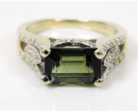 A 14ct white gold ring set with diamond &amp; tourmaline 4.8g size K